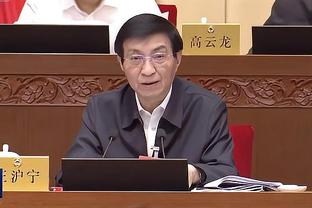 家人：贝肯鲍尔在大家的陪伴下安详离世，我们深感悲痛